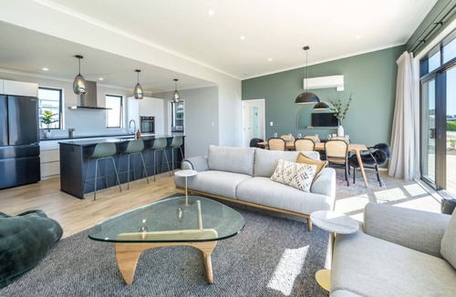 Martinborough House | Sunset On Syrah, Martinborough