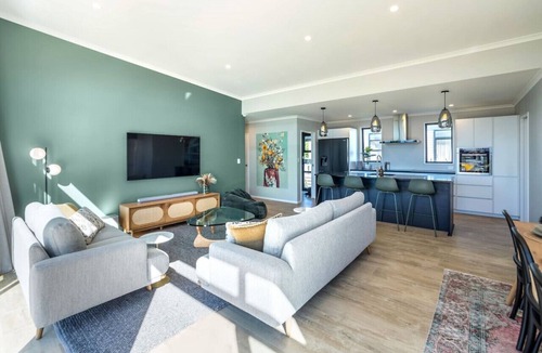 Martinborough House | Sunset On Syrah, Martinborough