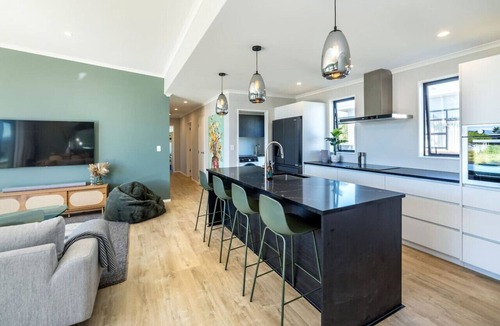 Martinborough House | Sunset On Syrah, Martinborough