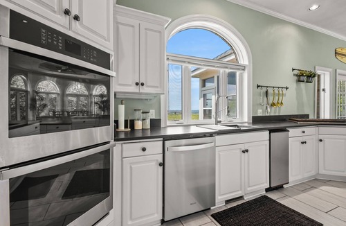 Cape Charles House | Sunset on the Rocks | 4BR Bayview Butler's Bluff Retreat w/Game Room + Pet Friendly