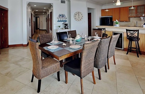 San Jacinto Condo | Sunset On The Seawall #1 by Ryson Vacation Rentals