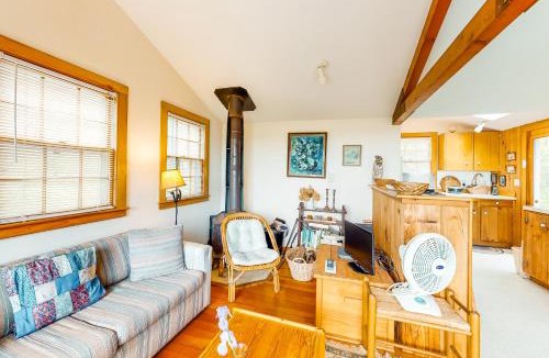 Tisbury House | Sunset on the Vineyard