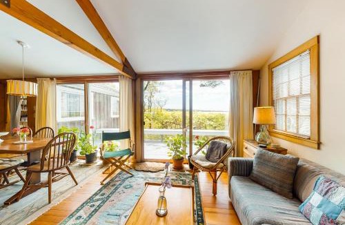 Tisbury House | Sunset on the Vineyard