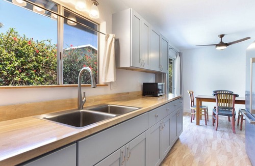 Kamuela House | Sunset Orchard Affordable Mid-Term Rental