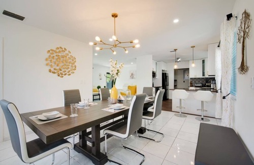 Edgewood House | Sunset Palm Retreat with pool