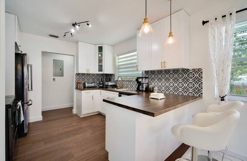 Edgewood House | Sunset Palm Retreat with pool