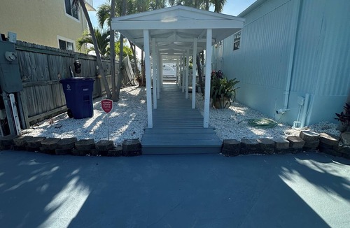 Tavernier House | Sunset Palms