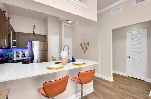 Houston Apartment | Sunset Paradise - 1BR/NRG/Med Center/Galleria