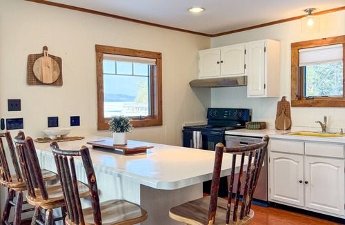 Pilot Knob House | Sunset Point- Cozy waterfront home that can sleep up to 6.