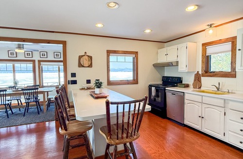 Pilot Knob House | Sunset Point- Cozy waterfront home that can sleep up to 6.