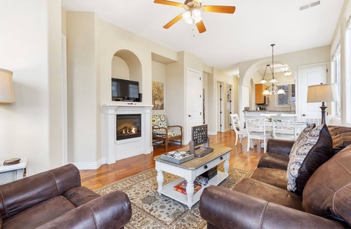 Indian Point Condo | Sunset Retreat | 3 Min from Silver Dollar