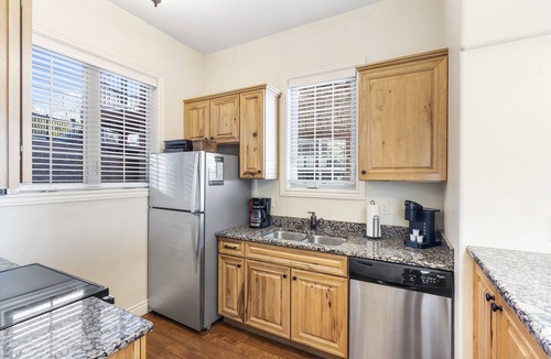 Indian Point Condo | Sunset Retreat | 3 Min from Silver Dollar