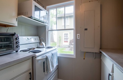Holcomb House | Sunset Retreat: "Classic Cottage on Canandaigua Lake"