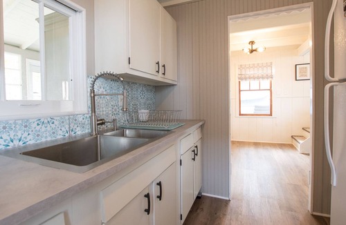 Holcomb House | Sunset Retreat: "Classic Cottage on Canandaigua Lake"