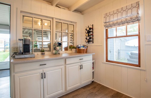 Holcomb House | Sunset Retreat: "Classic Cottage on Canandaigua Lake"