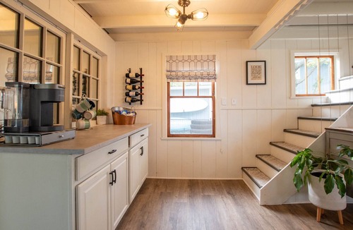 Holcomb House | Sunset Retreat: "Classic Cottage on Canandaigua Lake"