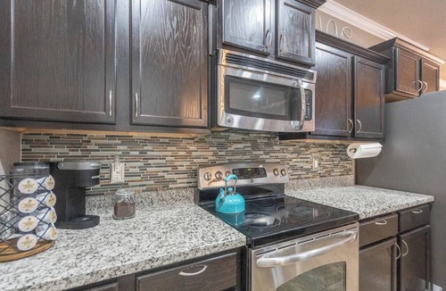 Odessa House | Sunset Retreat, Clean Modern 3BR, Garage, Near 191