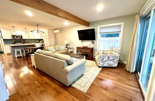 Livonia House | Sunset Retreat on Conesus Lake