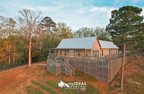 Dogwood House | Sunset Retreat on Lake Bob Sandlin