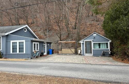 Town of Ledyard House | Sunset Retreat