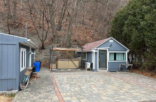 Town of Ledyard House | Sunset Retreat