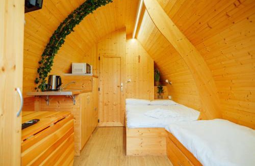 Ombersley House | Sunset Retreats The Leaf