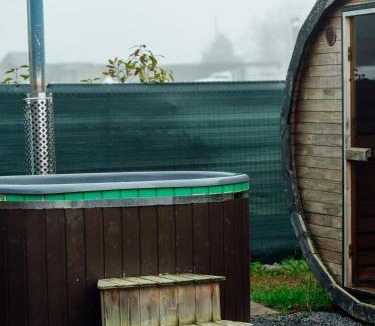 Ombersley House | Sunset Retreats The Leaf