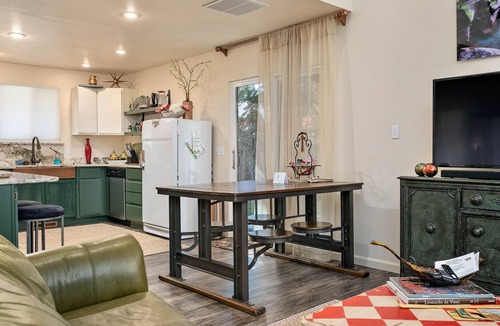 Sunset House | Sunset Retro Ride 2BR + Bikes