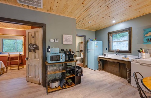 Irvine Cabin | Sunset Ridge Cabin – Hilltop Sunset Views Near Red River Gorge