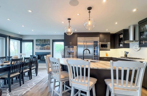 Zurich Cottage | Sunset Ridge, Lakefront, King bed