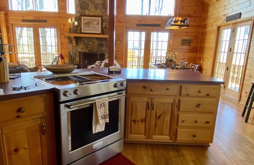 Ferguson Cabin | Sunset Ridge-Log Cabin,Views,Deck,Trails