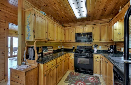 Ellijay Cabin | Sunset Ridge - Pet-friendly retreat boasts panoramic mountain views, oversized deck with hot tub, grand outdoor fireplace, captivating sunsets, and WiFi