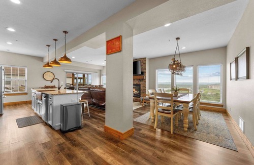 Table Rock Apartment | Sunset Rock! Lake View!