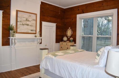 McLeod Ski Chalet | Sunset Row Cottage
