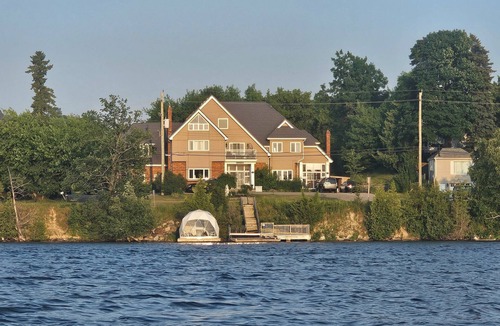 Whitchurch-Stouffville Apartment | Sunset Suite on the Water with Private Access