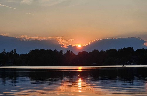 Whitchurch-Stouffville Apartment | Sunset Suite on the Water with Private Access