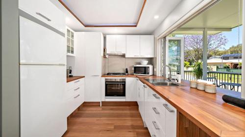 Taylors Beach House | Sunset Sails Taylors Beach NSW