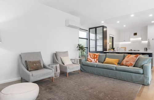 Mornington House | Sunset Seaside Sanctuary