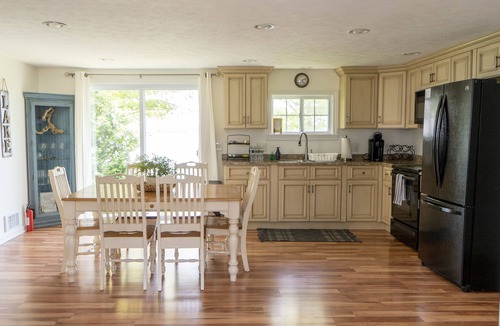 Geneva Cottage | Sunset seneca lake view, wine trail, lake view