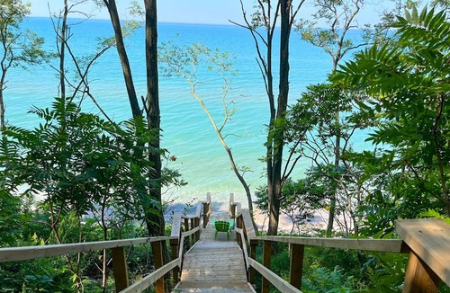 Bluewater Cottage | Sunset Serenity, Lakefront Hot Tub