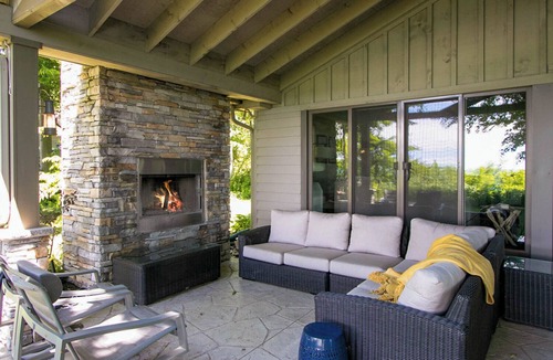 Bluewater Cottage | Sunset Serenity, Lakefront Hot Tub