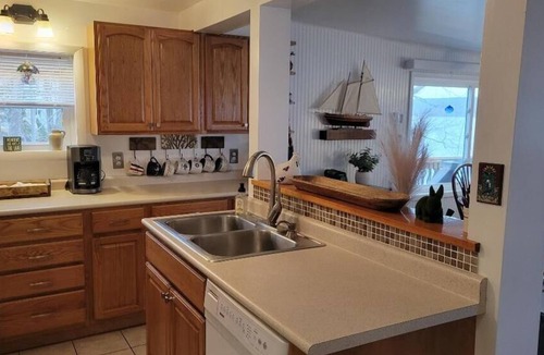 Burdett Cottage | Sunset Shores for a Reason