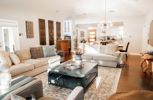 Athens House | Sunset Shores - Texas Lake House - RV Parking
