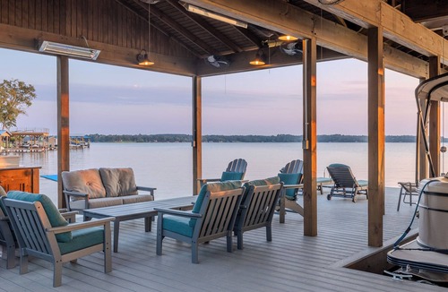 Athens House | Sunset Shores - Texas Lake House - RV Parking