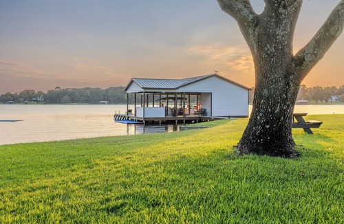 Athens House | Sunset Shores - Texas Lake House - RV Parking