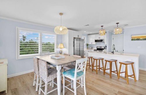 Crescent Beach House | Sunset Sights, Waterfront, BBQ, Fire Pit, Dolphins