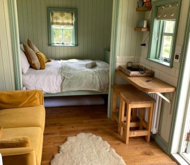 Penrith Ski Chalet | Sunset Snug Shepherd hut
