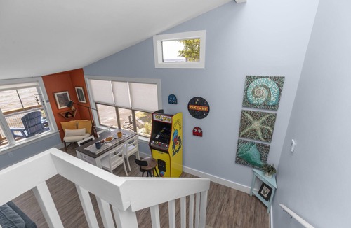 Niceville House | Sunset Stay | Waterfront, Dolphins, Arcade, & Dock