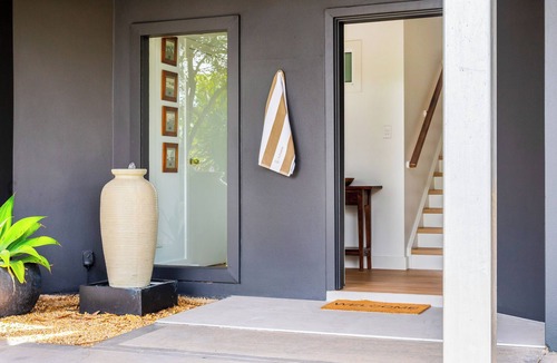 Avoca Beach House | "Sunset Valley Views" – Close to Beach