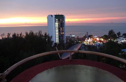 Batu Ferringhi Condo | SUNSET VIEW APARTMENT